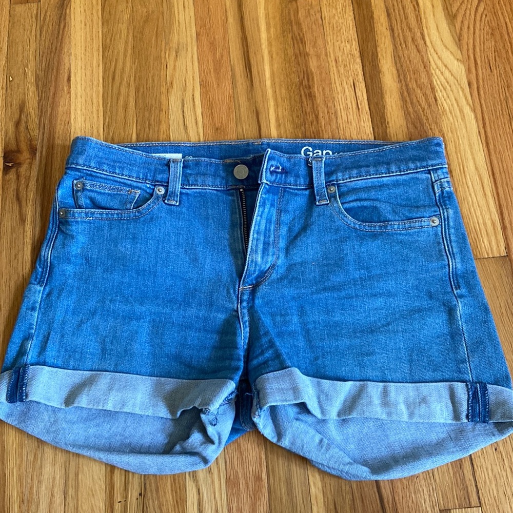 Gap light wash jean shorts - 29R